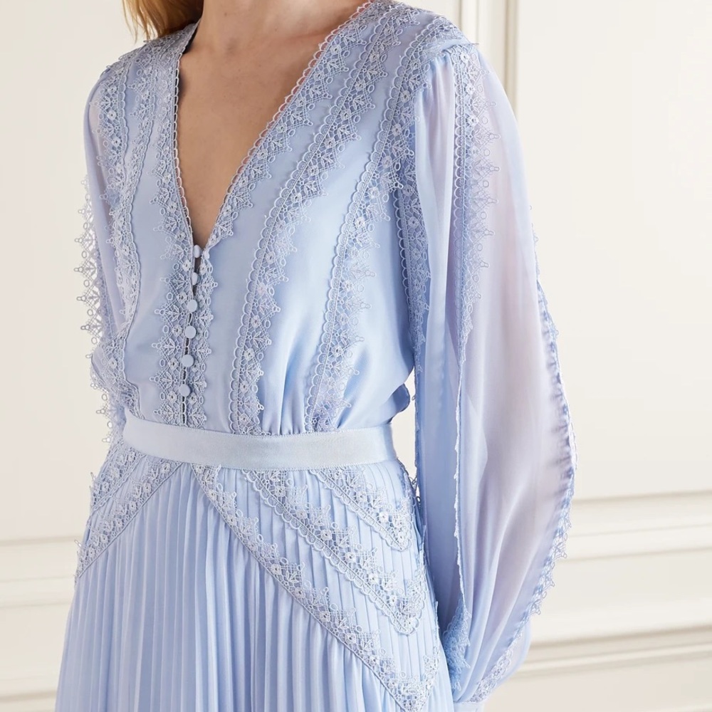 Sky blue plissé chiffon gown - Picture 4 of 6